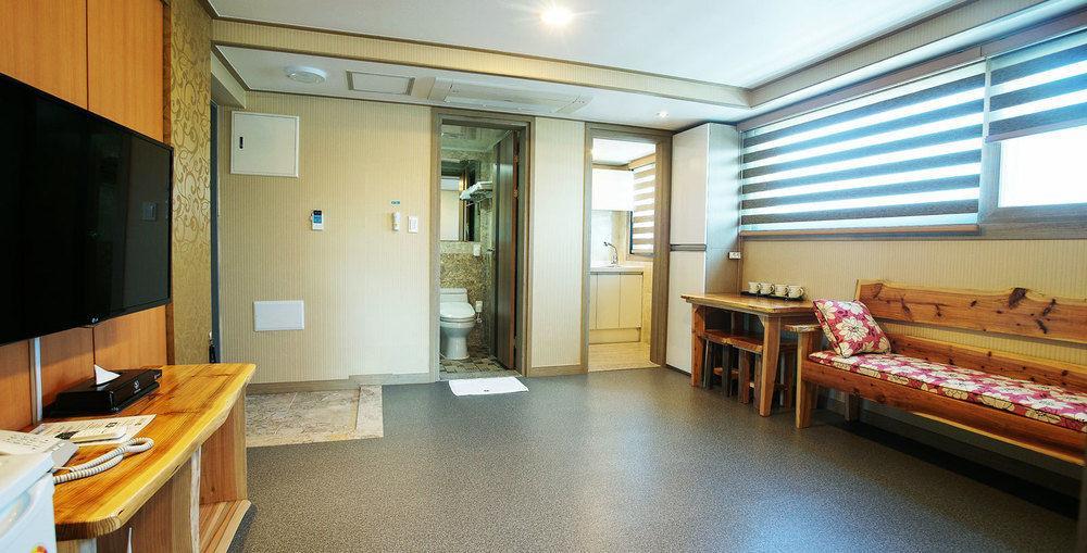 J2 Family Hotel Čedžu Exteriér fotografie