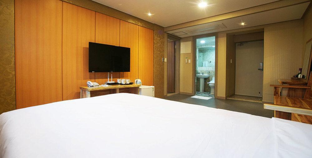 J2 Family Hotel Čedžu Exteriér fotografie