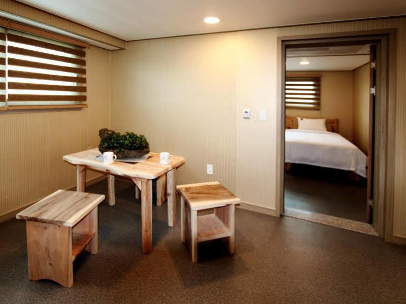 J2 Family Hotel Čedžu Exteriér fotografie
